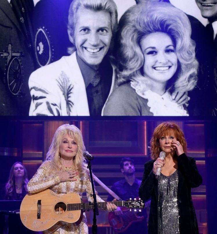 THE NIGHT REBA McENTIRE SANG DOLLY PARTON’S GOODBYE BACK TO HER — AND THE ROOM FELT PORTER WAGONER’S MEMORY RETURN