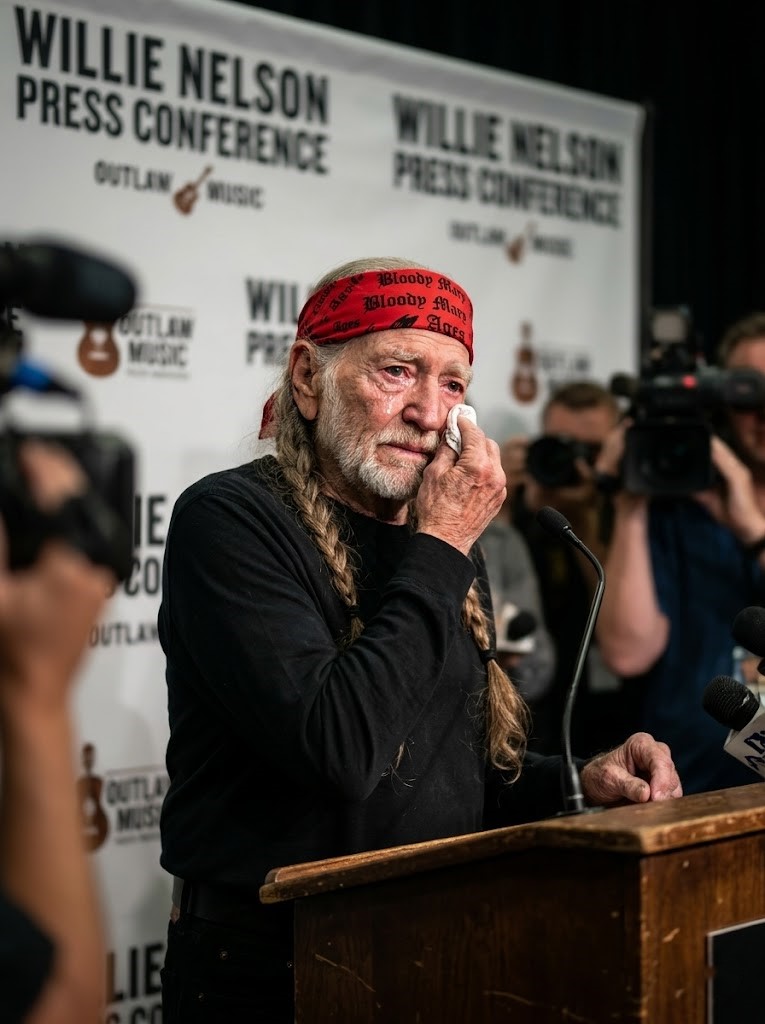 WILLIE NELSON’S QUIET HEALTH BATTLE COMES INTO FOCUS — AND FANS ARE SEEING HIS SILENCE WITH NEW EYES