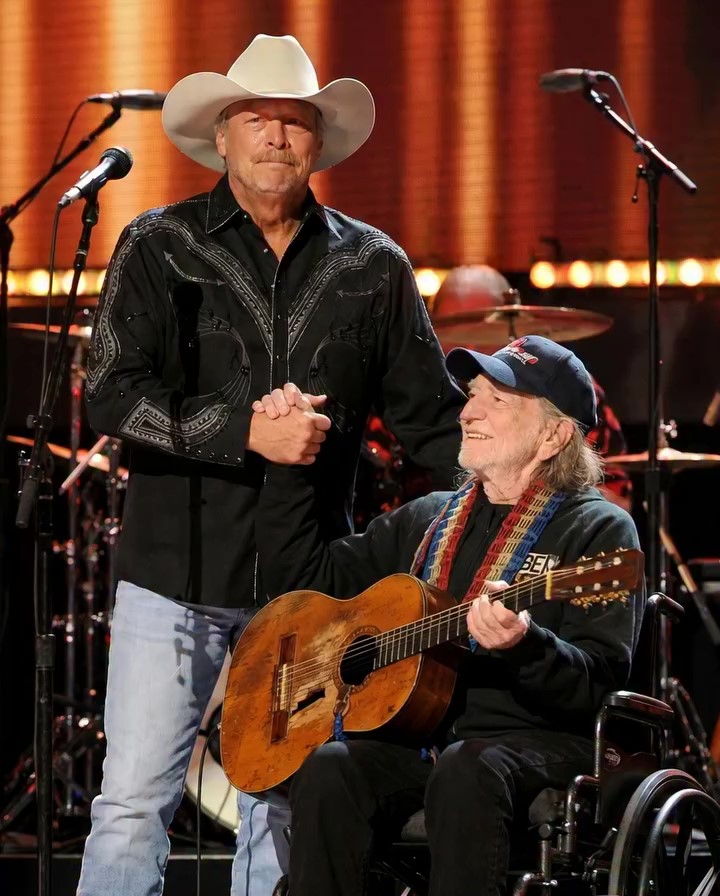 “I HEARD MY YOUNGER SELF IN YOUR VOICE” — WILLIE NELSON AND ALAN JACKSON’S EMOTIONAL DUET FELT LIKE COUNTRY MUSIC PASSING THE TORCH
